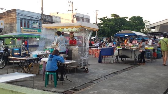 Der Naschmarkt am Abend