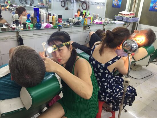 Diesen Service bekommt man nur in Asien. Sieht schon anstrengend aus - fragt sich nur fuer wem?