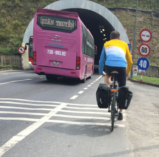 Manchmal wird es schon etwas eng, aber der Seitenstreifen ging weiter