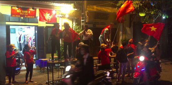 Das war die finale Party nach dem Fussballcup. Jeder freute sich und wir auch, dass wir wieder zurueck zum Rat-Palace gehen durften.