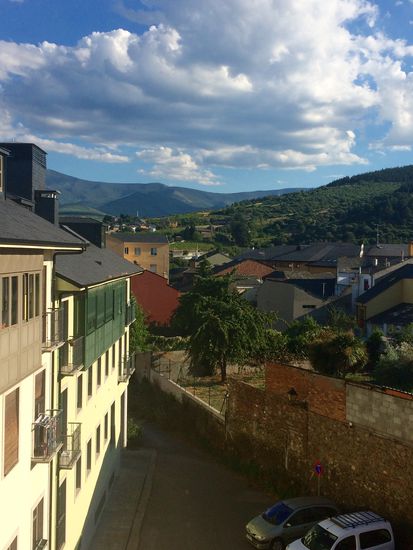 Am Abend, Ponferrada - endlich!! Das war der Blick vom Hotelzimmer in der spanischen Abendhitze.