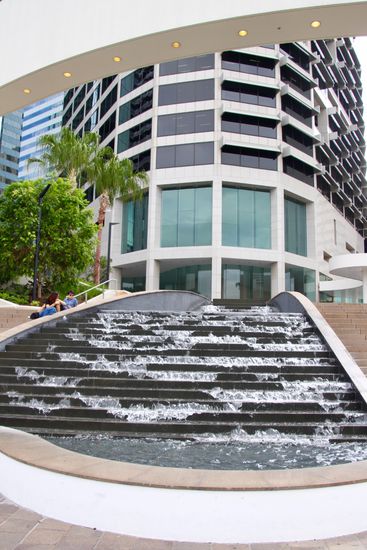 Quelle, Grundwasser... Rohrbruch? In der 43. Etage?! Nee, nur ein Scherz!