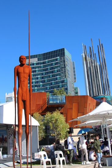 Die neun Meter hohe Figur eines Aborigine-Kriegers am Yagan-Square in Perth.