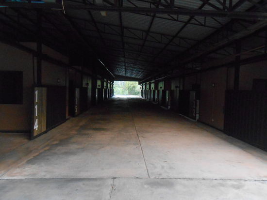 "Stundenhotel" in Surat Thani...eine Tiefgarage