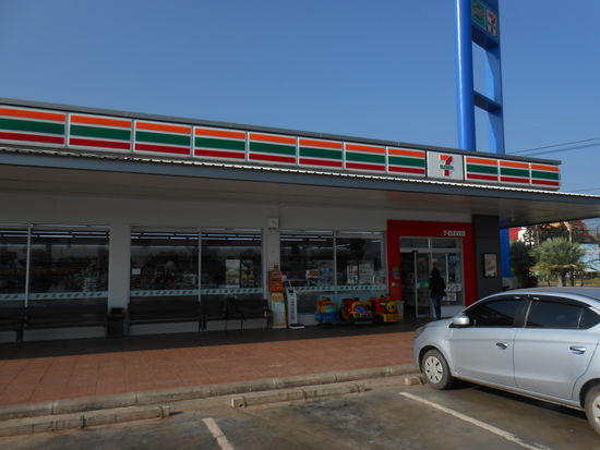 An fast jeder größeren Tankstelle gibt es auch einen 7 eleven