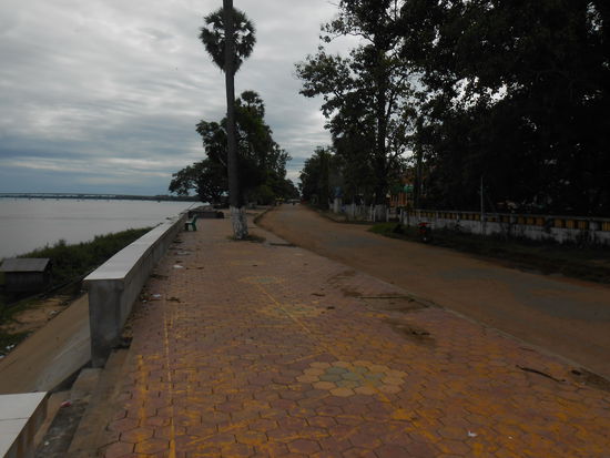 Die Uferpromenade in Stung Treng