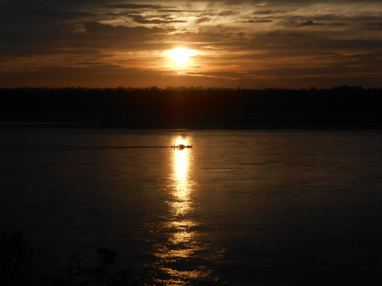 Sonnenuntergang über dem Mekong in Kratie