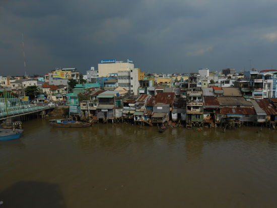 Blick vom Hotel in My Tho auf den dreckigen Kanal