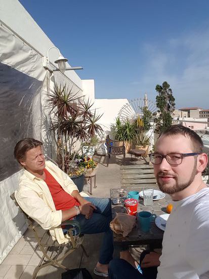 Das Frühstück auf der Dachterrasse.