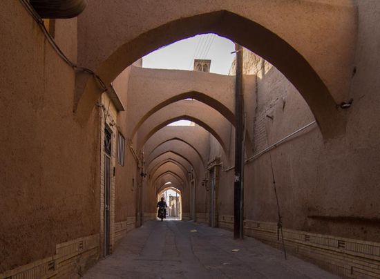 Das Motorrad ist optimal in den engen Gassen. Ich hätte sicher den Verstand im Iran in den Gassen verloren, wenn ich nicht schon ein wenig Italien kennen würde.