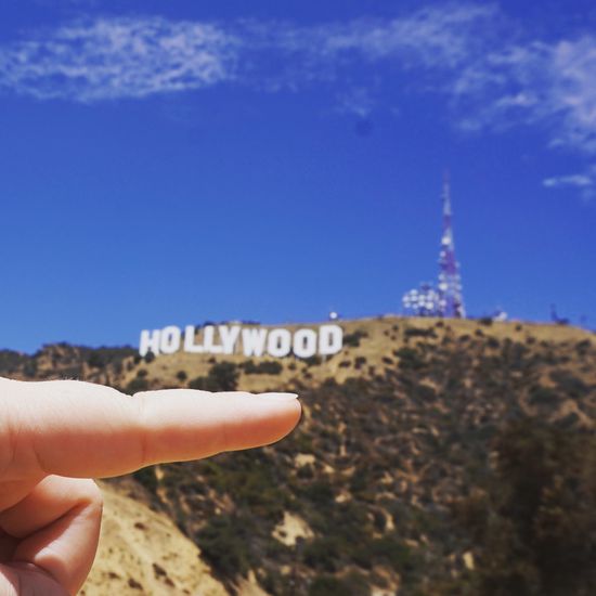 Hugh Hefner hat einst die Mittel bereit gestellt um die Schilder wieder herauszuputzen da diese ziemlich herunter gekommen waren. Eigentlich sollten sie auch nur 2 Jahre stehen... gewusst?