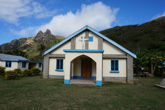 Die Kirche, eines der wenigen Steinernen Gebäude