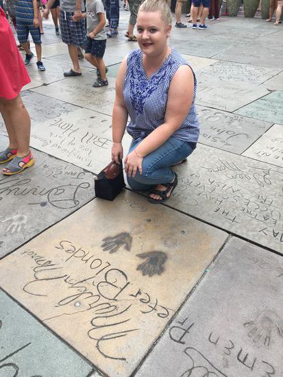 Marilyn Monrows Handabdrücke sind die am meisten dunkel gefärbten Abdrücke. Dies liegt daran dass jeder seine eigenen darauf legt.