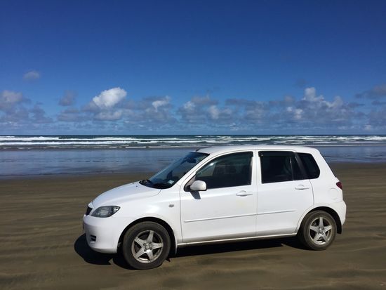 Mein schickes Auto auf dem Weltberühmten ninety mile beach