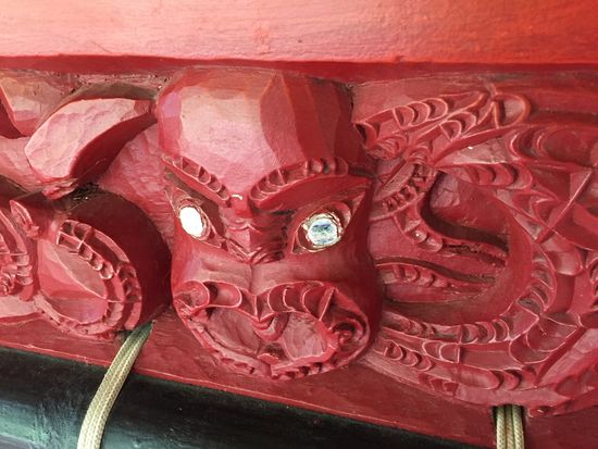 Die Augen sind aus Paua Muschel