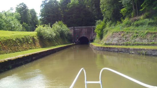 06.06.2017
Einfahrt zum Tunnel Arzviller: Kanal-Tunnel mit 2350 Meter länge.