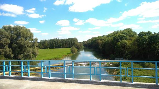 Überquerung eines Flusses mit dem Boot im Kanal.