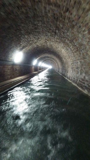 2.3 Kilometer langer Tunnel mit LED Lampen