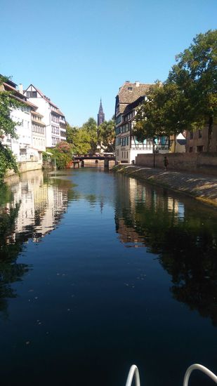 Aussicht von unserer Fahrt auf dem Kanal.