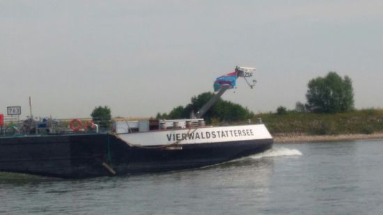 Heimatliche Begegnung auf dem Rhein.