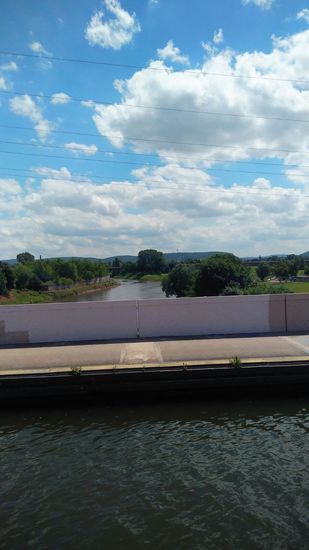 Unter dem Kanal fliesst die Weser durch