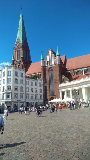 Am Markt in Schwerin.