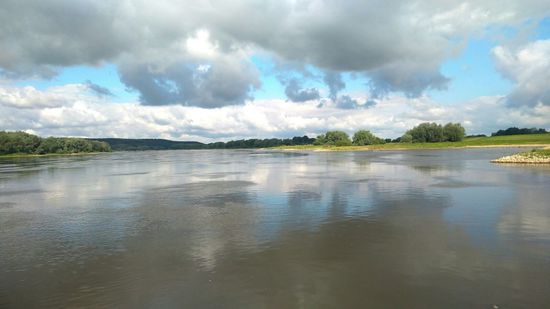 Die Elbe ist sehr breit.