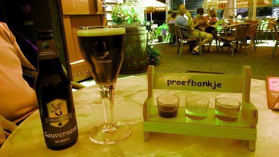 Schnapsdegustation in Arcen auf der Velotour