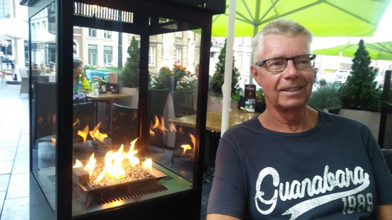 Trotz kühler Temperatur konnten wir im T-Shirt draussen essen.