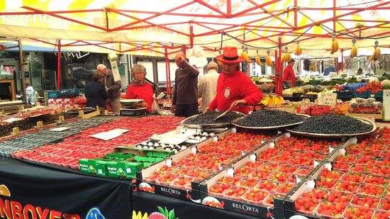So feine Beeren auf dem Markt von Maastricht