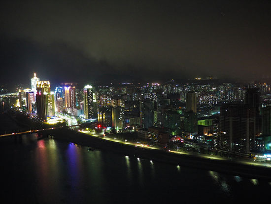 Blick aus dem Zimmer (43. Stock) über die Innenstadt von Pjöngjang