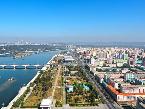 Blick vom Juche-/Chuch’e-Turm. Im Hintergrund das Stadion "Erster Mai".