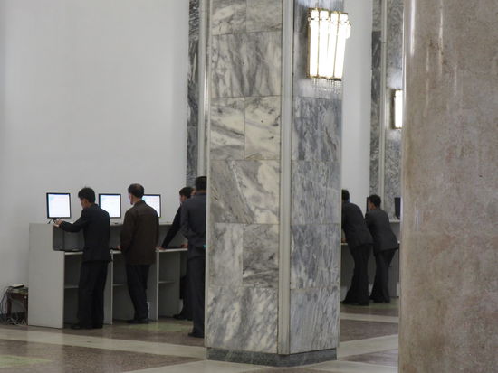 Computerterminals im Großen Studienpalast des Volkes