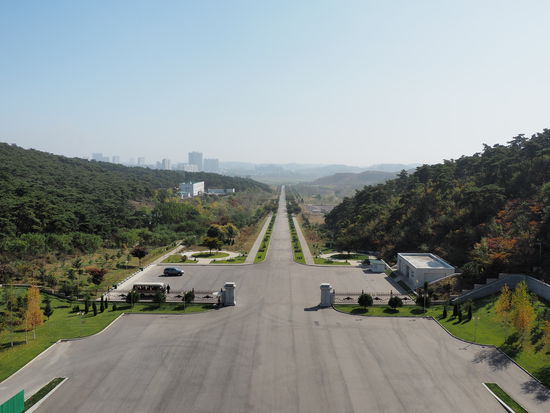 Blick vom Balkon der Koreanischen Geschenkausstellung - Wie der Parkplatz offenbart, sind wir alleine vor Ort.