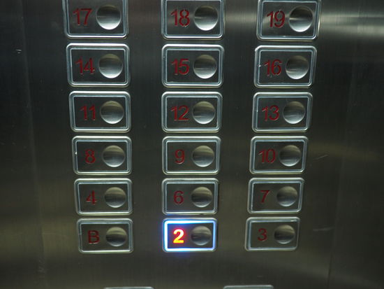 Fehlende 5. Etage im Aufzug des Yanggakdo-Hotel