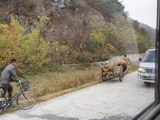 Nordkoreanischer "Modal Split" auf der Autobahn
