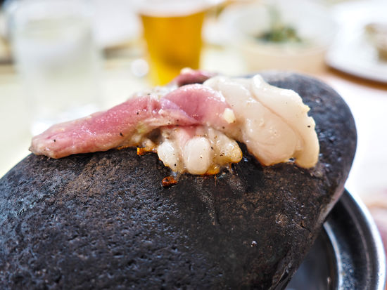 Fleisch vom heißen Stein