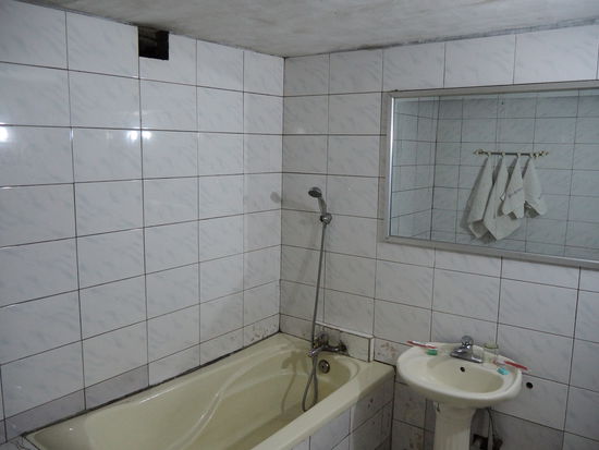 Badezimmer im Folklore Hotel