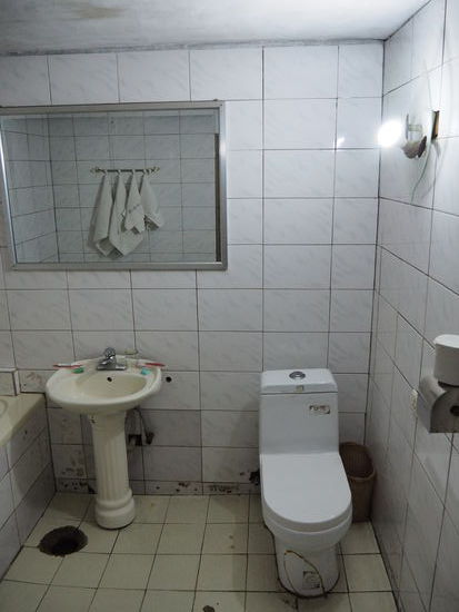 Badezimmer im Folklore Hotel