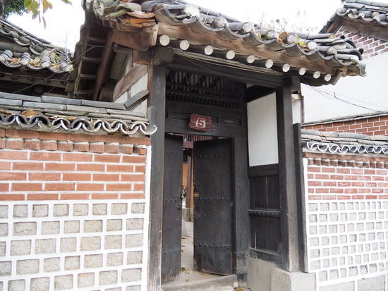 Unser Hauseingang im Folklore Hotel