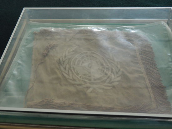 Flagge der Vereinten Nationen im Gebäude des Waffenstillstandsabkommens