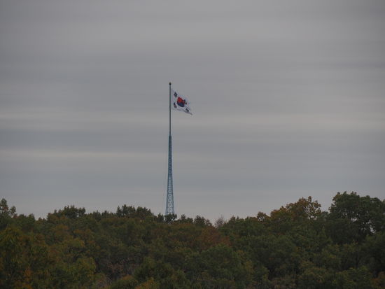 Circa 100 Meter hoher Fahnenmast mit südkoreanischer Flagge in Daeseong-dong