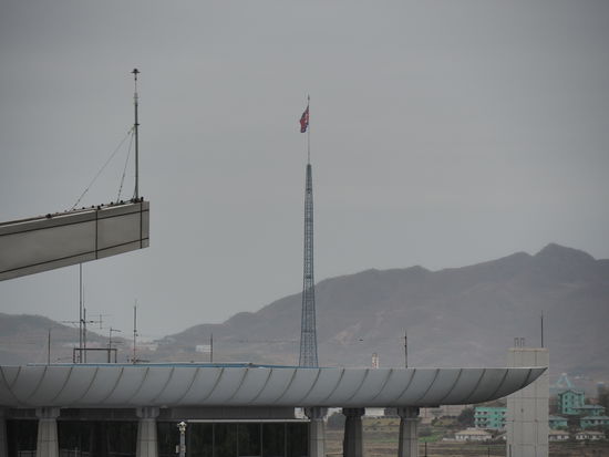 Circa 160 Meter hoher Fahnenmast mit nordkoreanischer Flagge in Kijŏng-dong