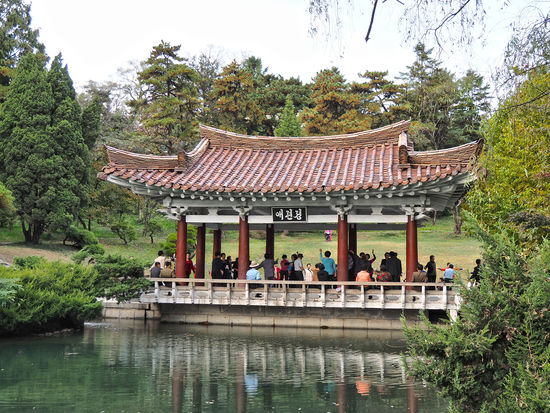 Tanzende Nordkoreaner im Moranbong-Park