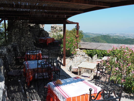 Restaurant auf der Burg Petrela