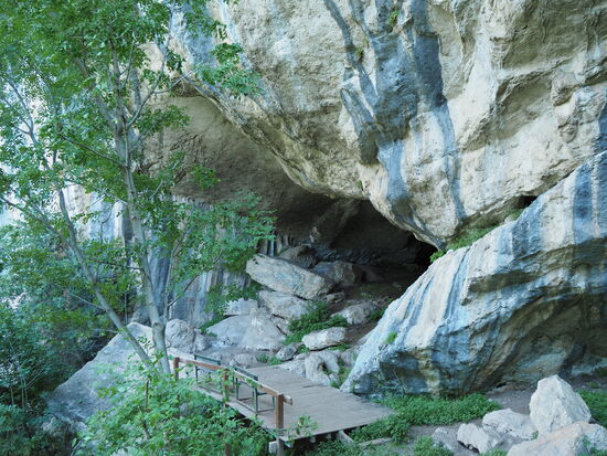 Eingang der Pëllumba-Höhle