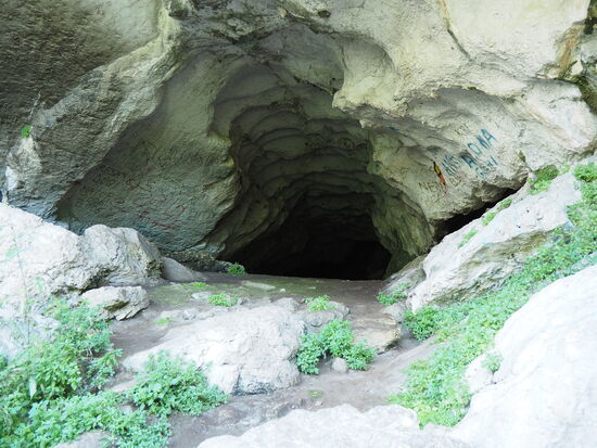 Eingang der Pëllumba-Höhle