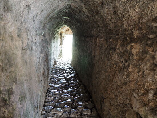 "Secret Tunnel" unter der Stadtmauer