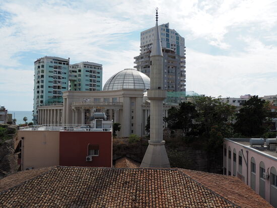 Blick von der Dachterrasse des Hotels