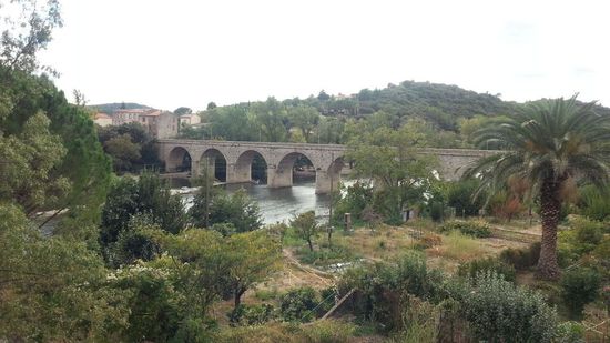 Roquebrun. Die Brücke, die alle fotografieren. Ich dann auch. Schade, dass die Sonne grad mal wieder weg war.